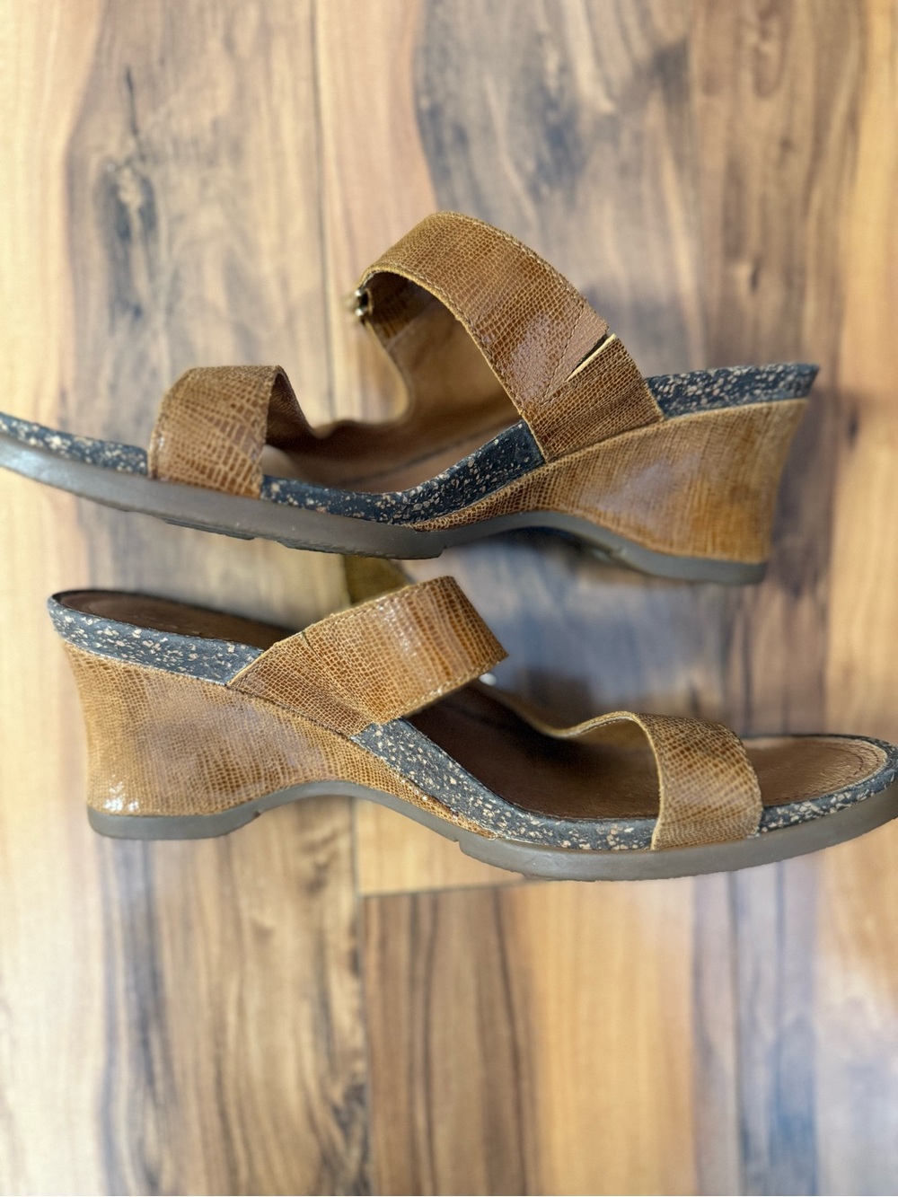 Ariat Women's Brown Textured Wedge Slide Sandals